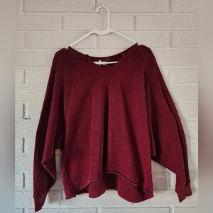 Loose V-Cut Shirt.                                     Color: Burgundy